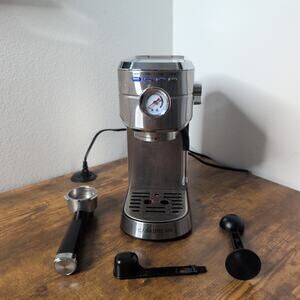 CASABREWS 3700 Essential Espresso Machine 20 Bar Milk Frother Steam Wand Silver